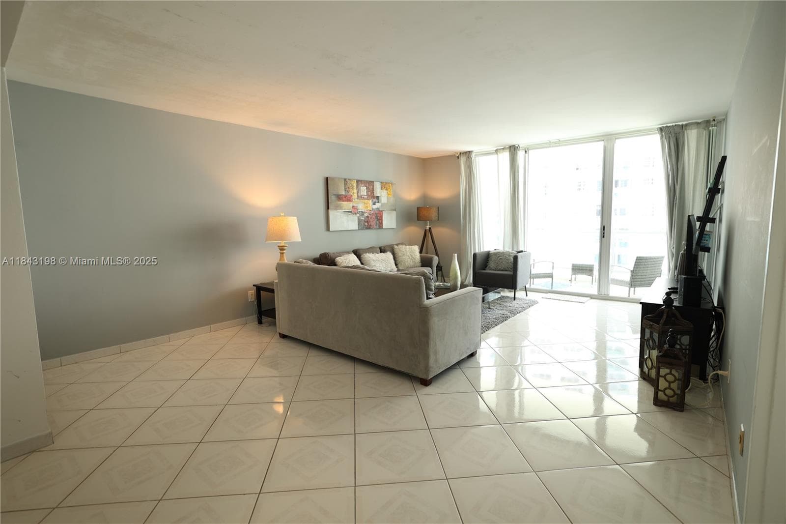 5151 Collins Ave # 927, Miami Beach FL 33140 — 4