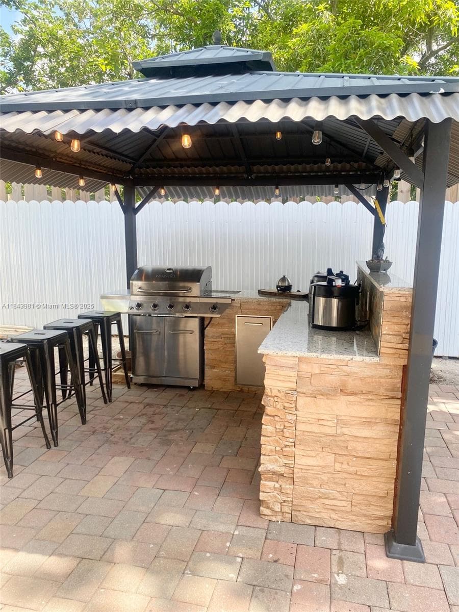 739 NW 112th St, Miami FL 33168 — 4