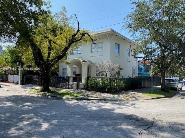 876 SW 2nd St, Miami FL 33130 — 1