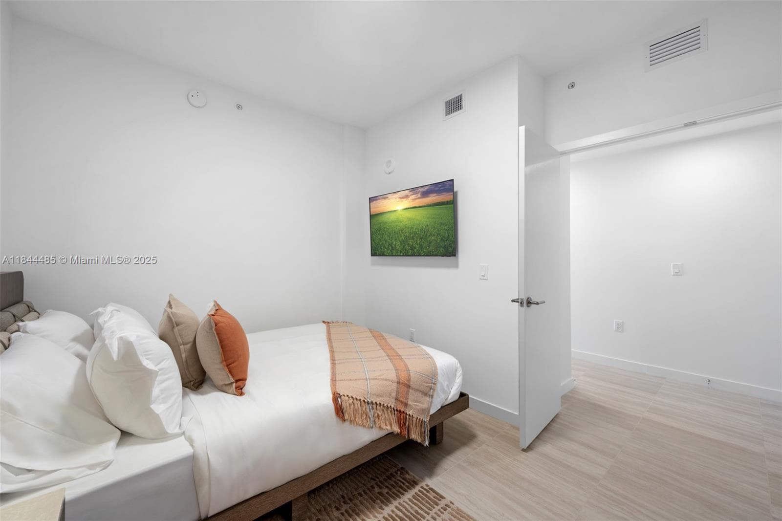 580 72nd St # 1009, Miami Beach FL 33141 — 11