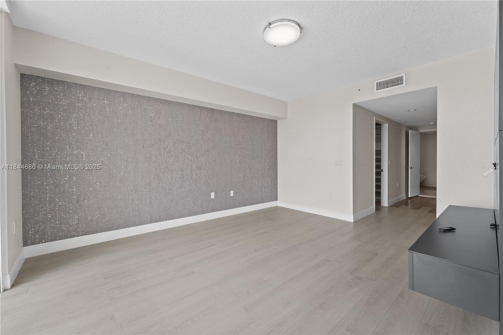 300 Sunny Isles Blvd # 1107, Sunny Isles Beach FL 33160 — 32