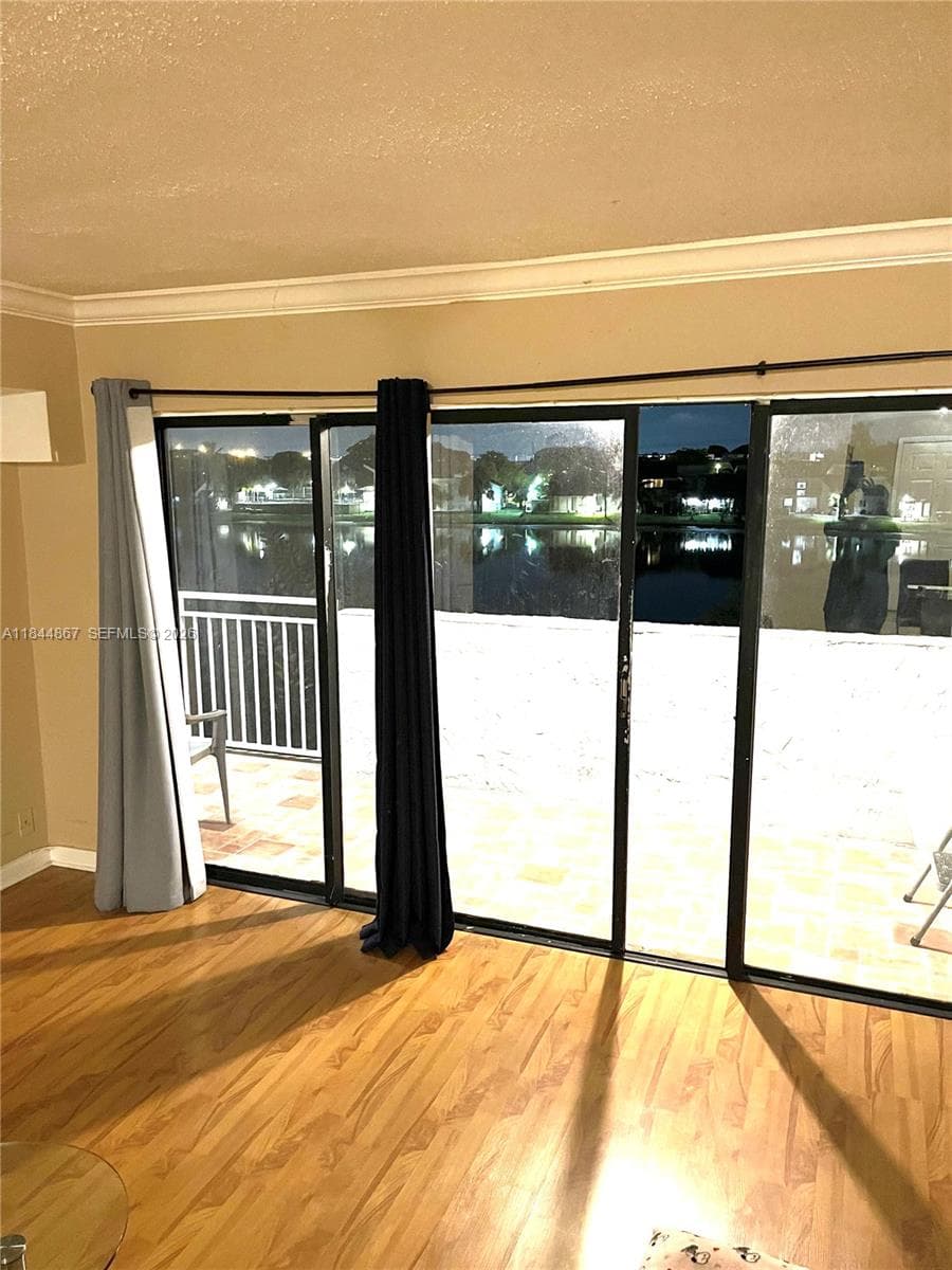 9359 Fontainebleau Blvd # F301, Miami FL 33172 — 1