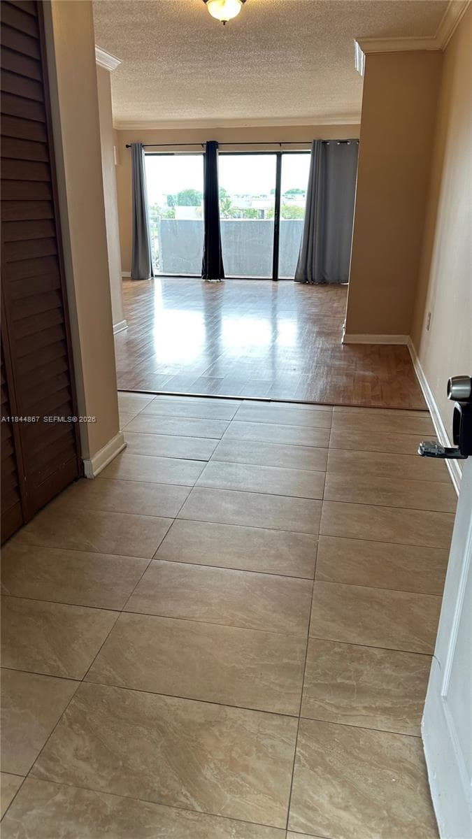 9359 Fontainebleau Blvd # F301, Miami FL 33172 — 10
