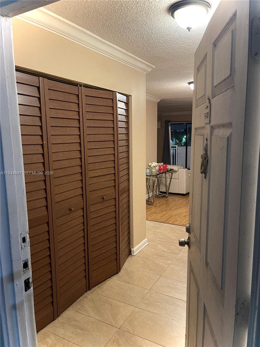 9359 Fontainebleau Blvd # F301, Miami FL 33172 — 4
