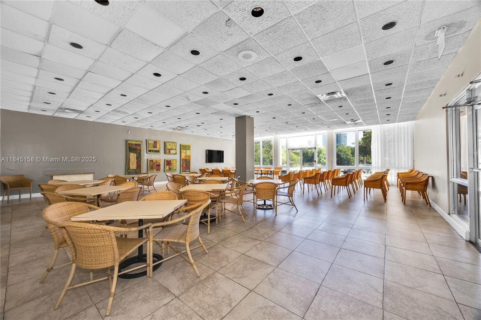 7441 Wayne Ave # 15E, Miami Beach FL 33141 — 15