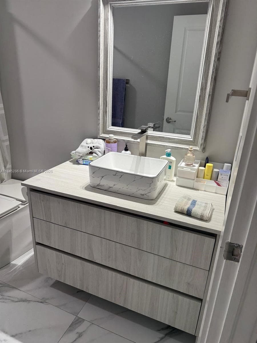 275 NE 18th St # 1405, Miami FL 33132 — 26