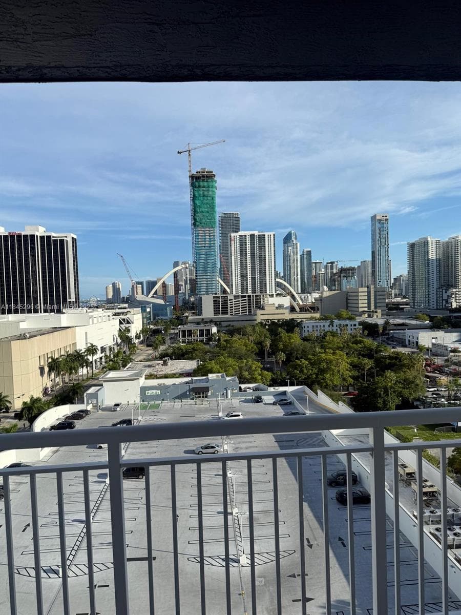 275 NE 18th St # 1405, Miami FL 33132 — 30