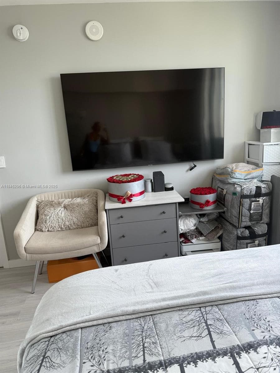 275 NE 18th St # 1405, Miami FL 33132 — 18
