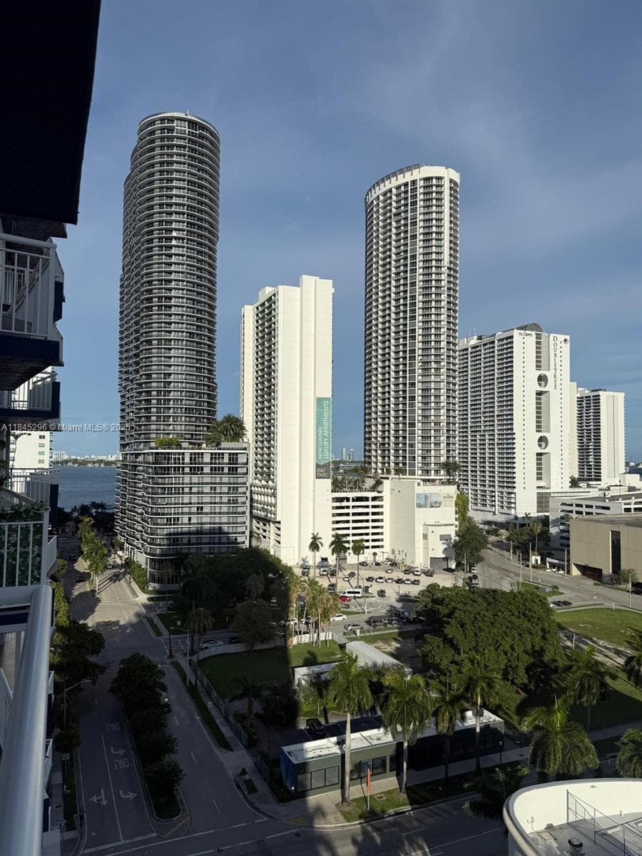 275 NE 18th St # 1405, Miami FL 33132 — 31