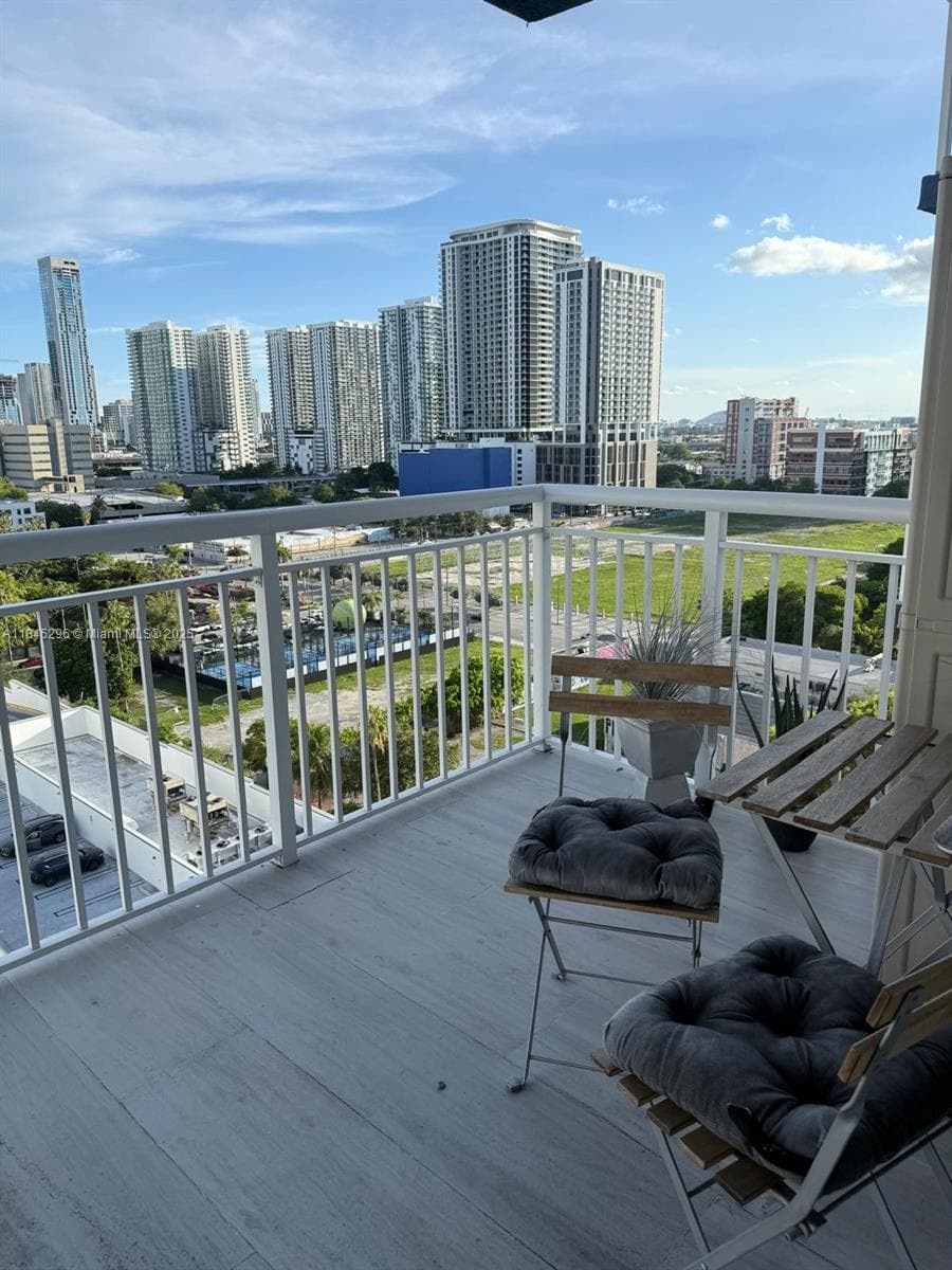 275 NE 18th St # 1405, Miami FL 33132 — 29