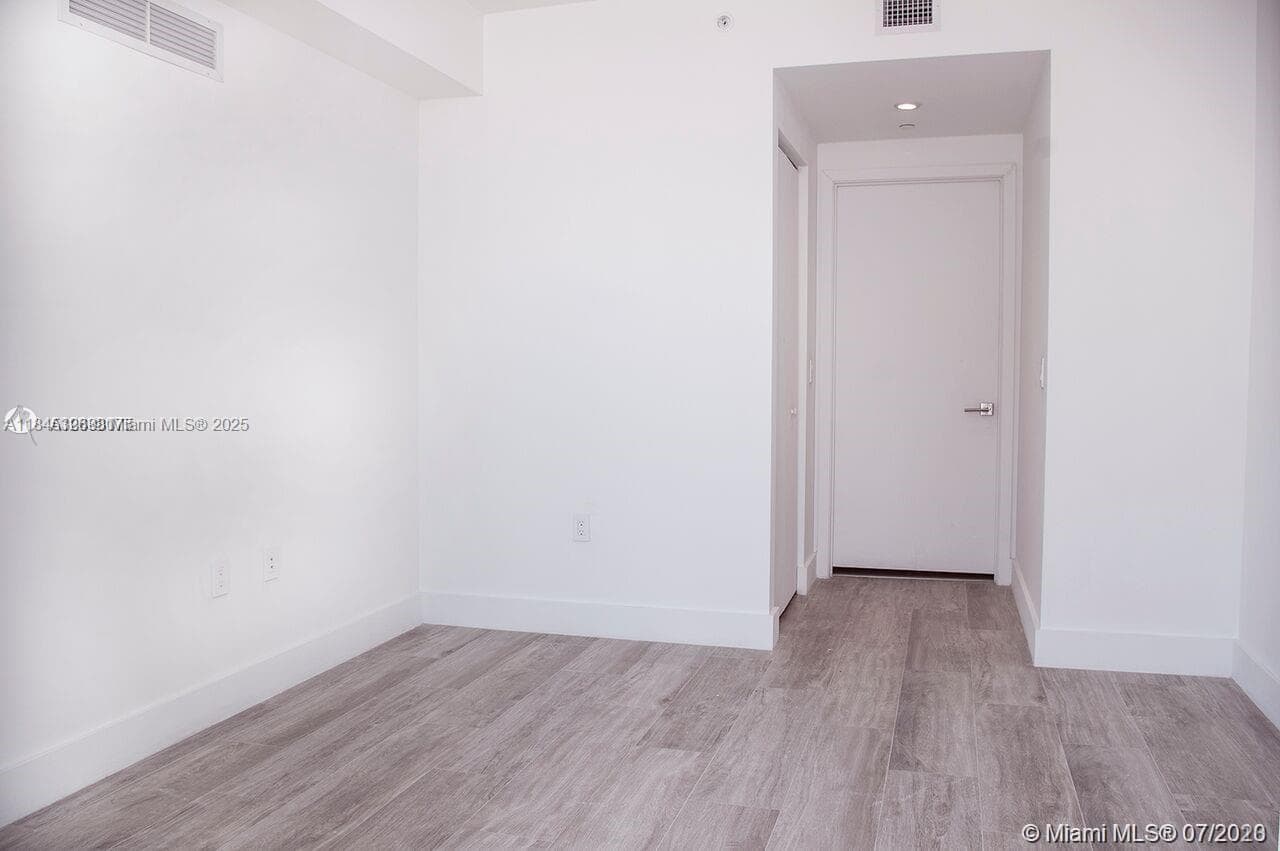 121 NE 34th St # 806, Miami FL 33137 — 15