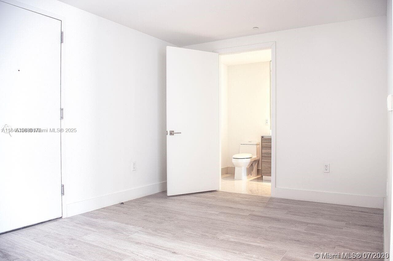 121 NE 34th St # 806, Miami FL 33137 — 11