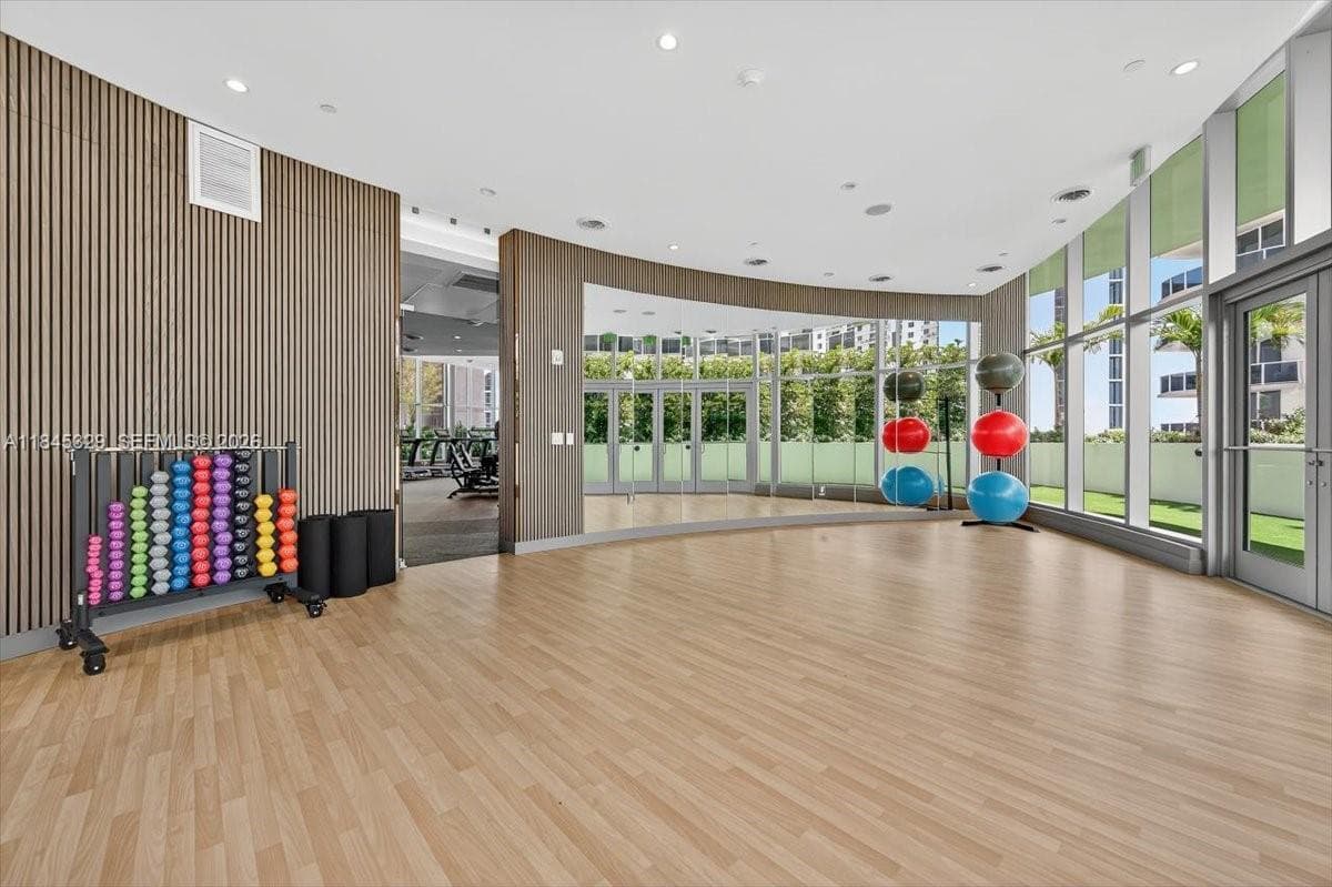 700 NE 24th Street # 1405, Miami FL 33137 — 30
