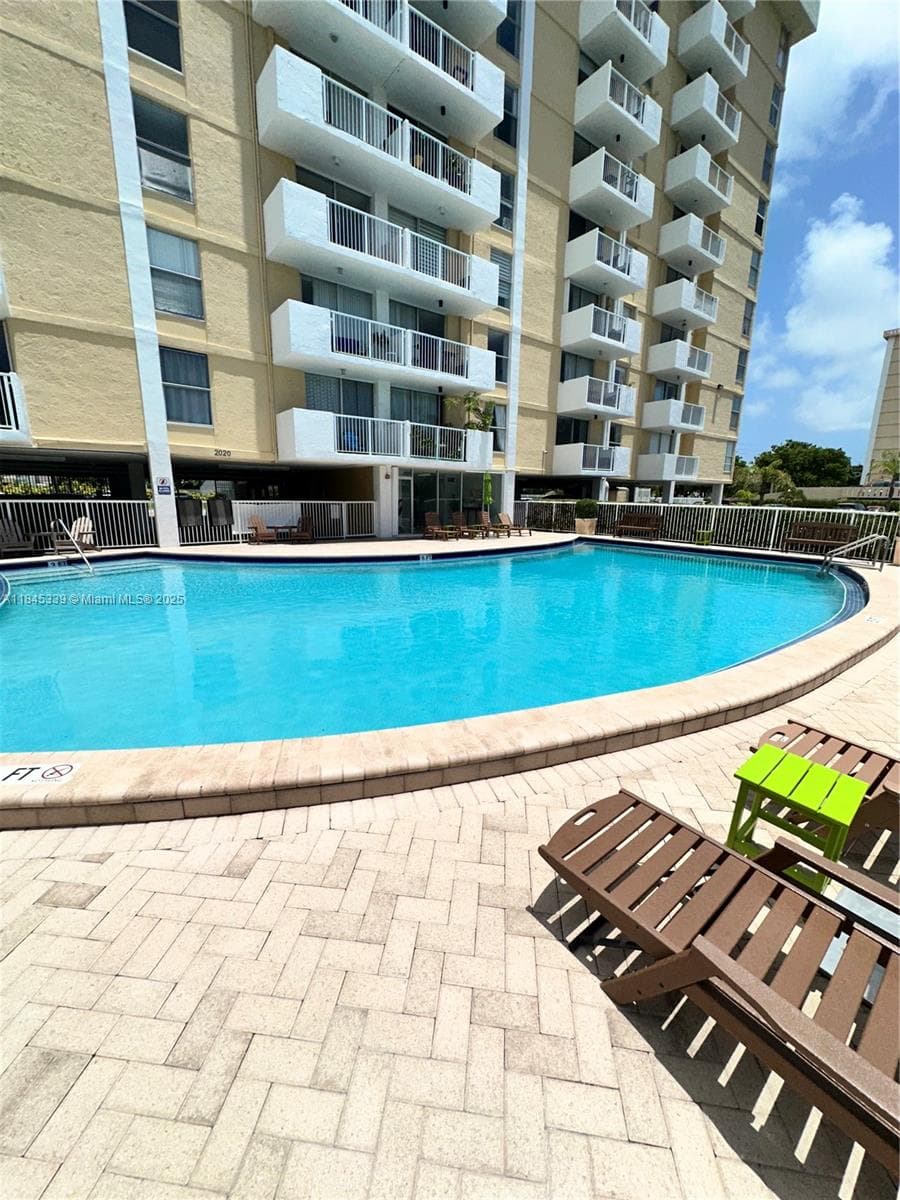 2020 NE 135th St # 807, North Miami FL 33181 — 16