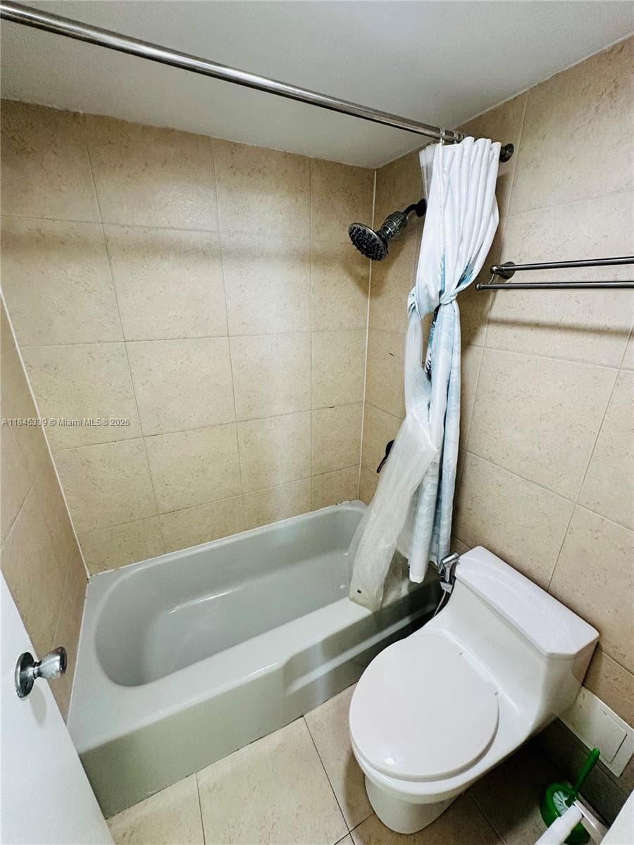 2020 NE 135th St # 807, North Miami FL 33181 — 12