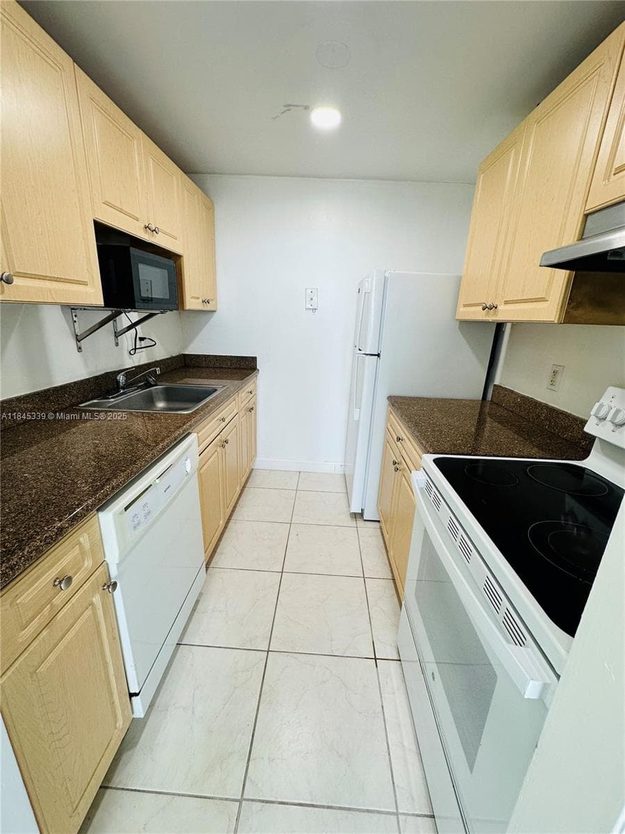 2020 NE 135th St # 807, North Miami FL 33181 — 5