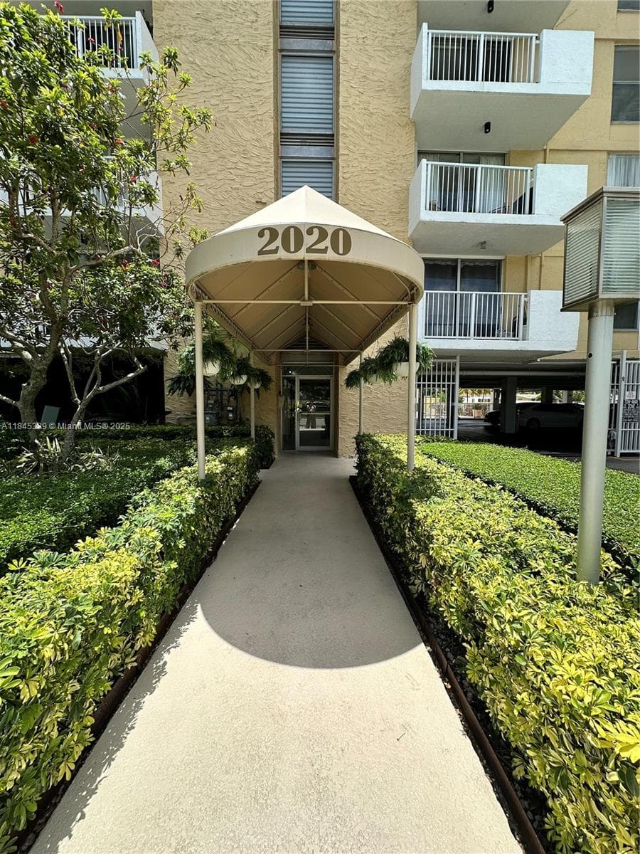 2020 NE 135th St # 807, North Miami FL 33181 — 4