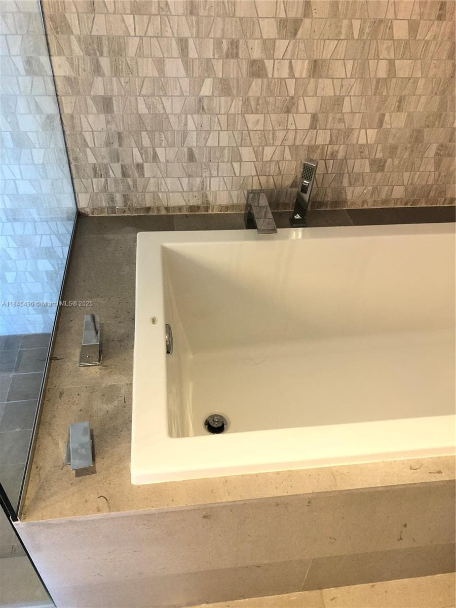 88 SW 7th St # 2603, Miami FL 33130 — 8