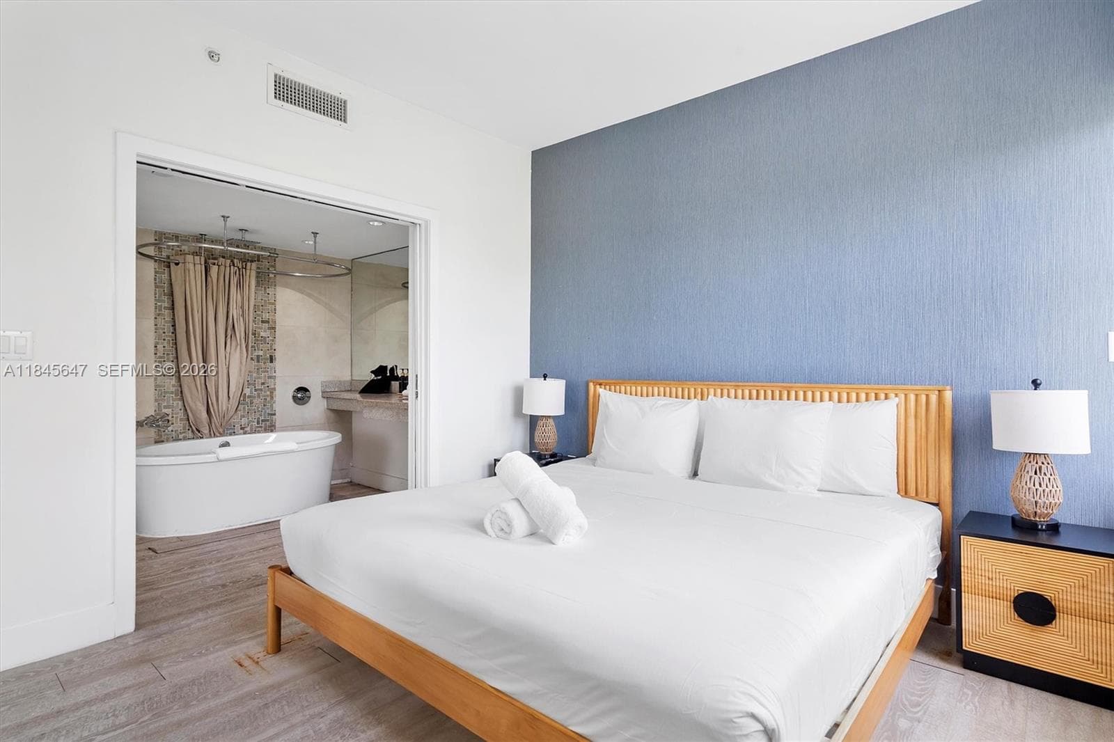 1060 Ocean Dr # D303, Miami Beach FL 33139 — 3