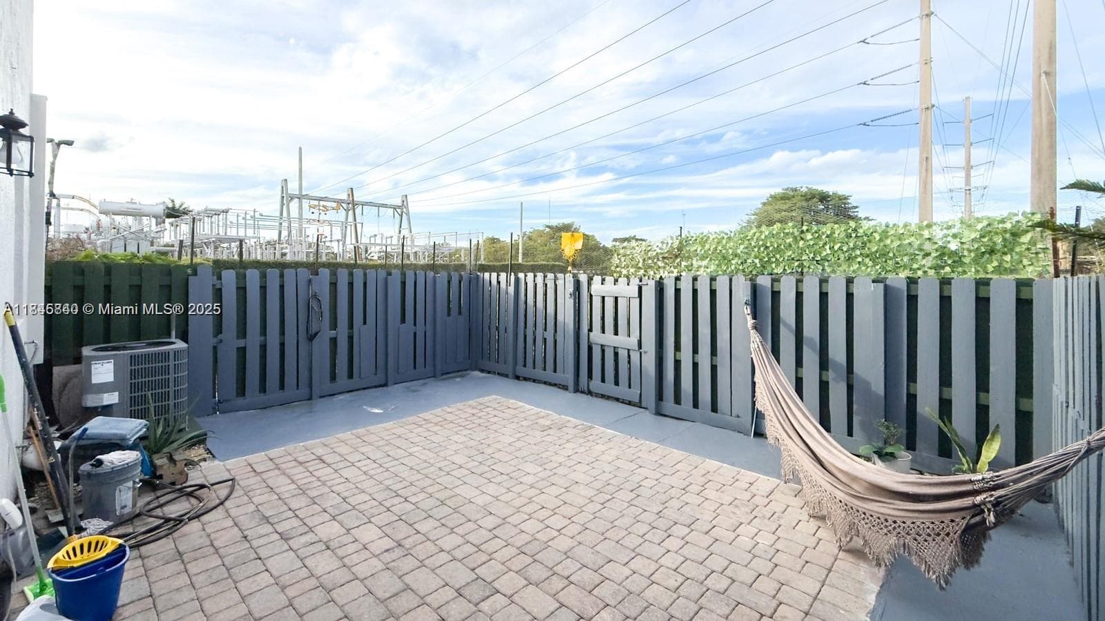 1001 NE 208th St, Miami FL 33179 — 17