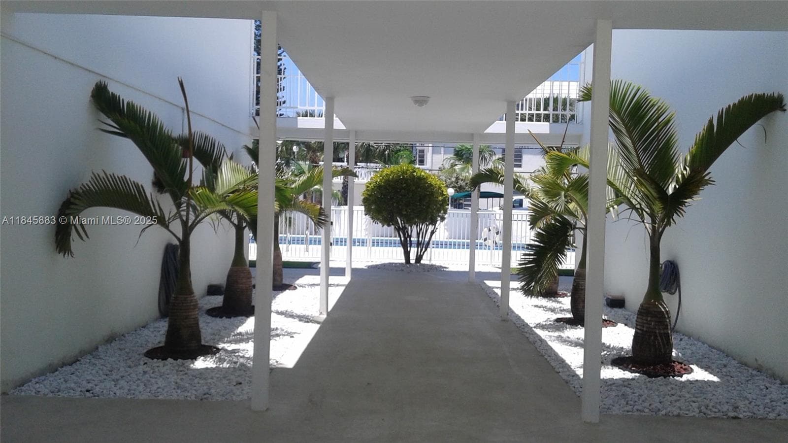 201 Sunrise Drive # 102, Key Biscayne FL 33149 — 2