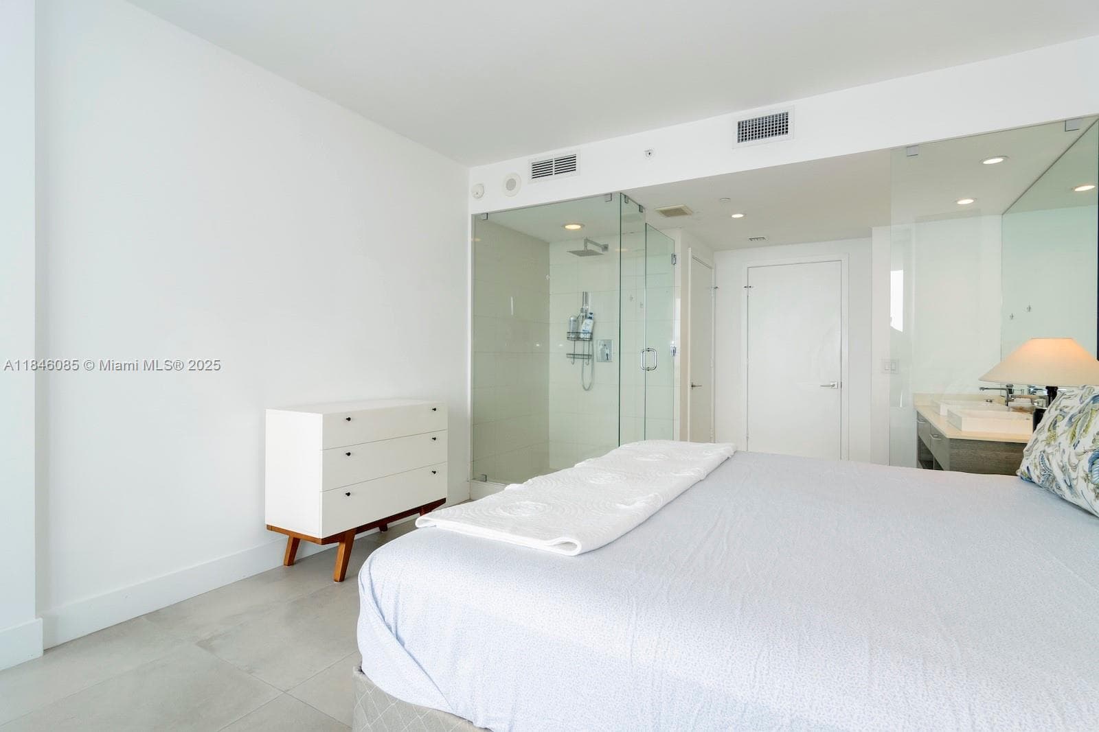 650 NE 32nd St # 4206, Miami FL 33137 — 17