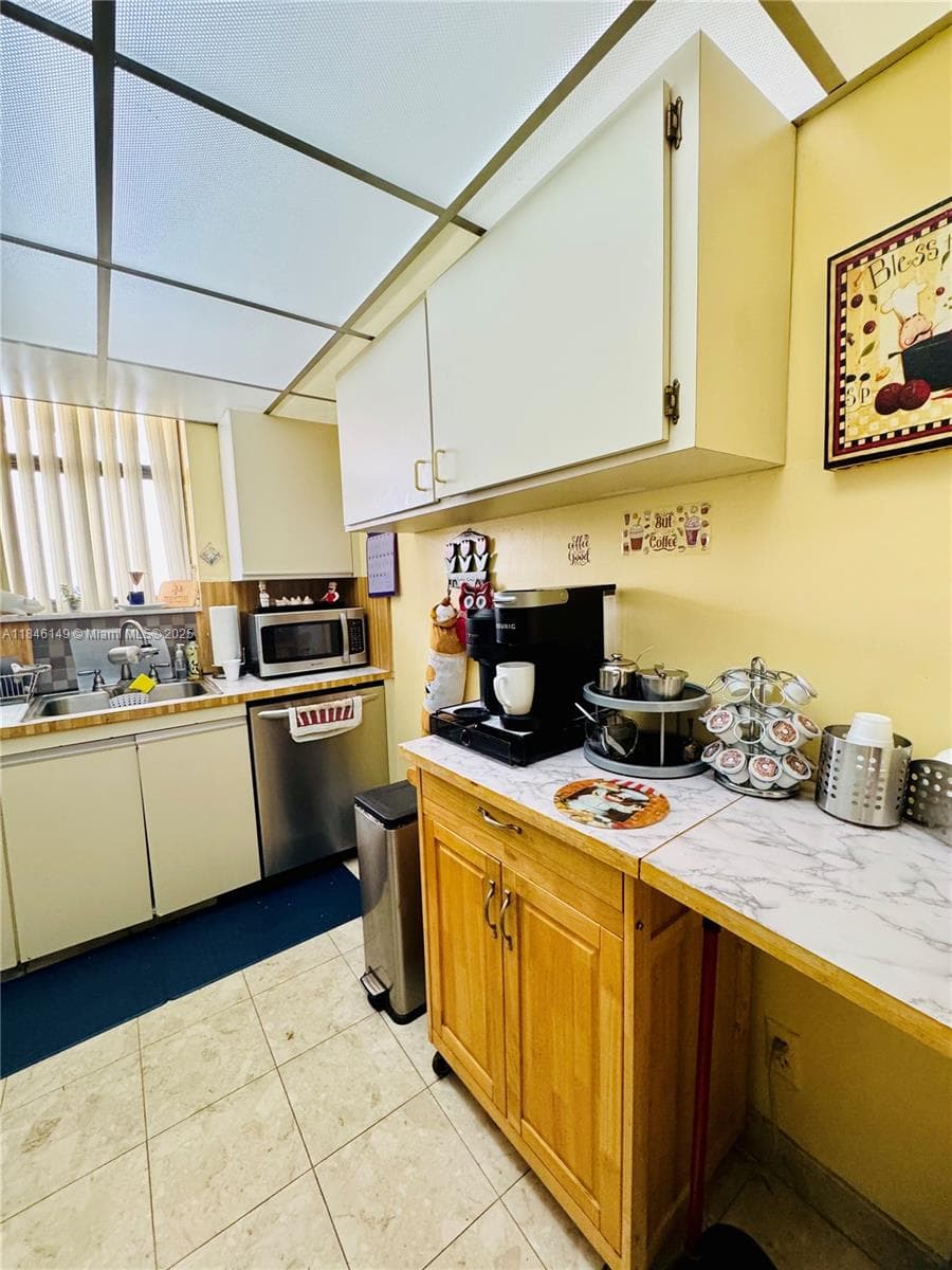 18181 NE 31st Ct, Aventura FL 33160 — 12