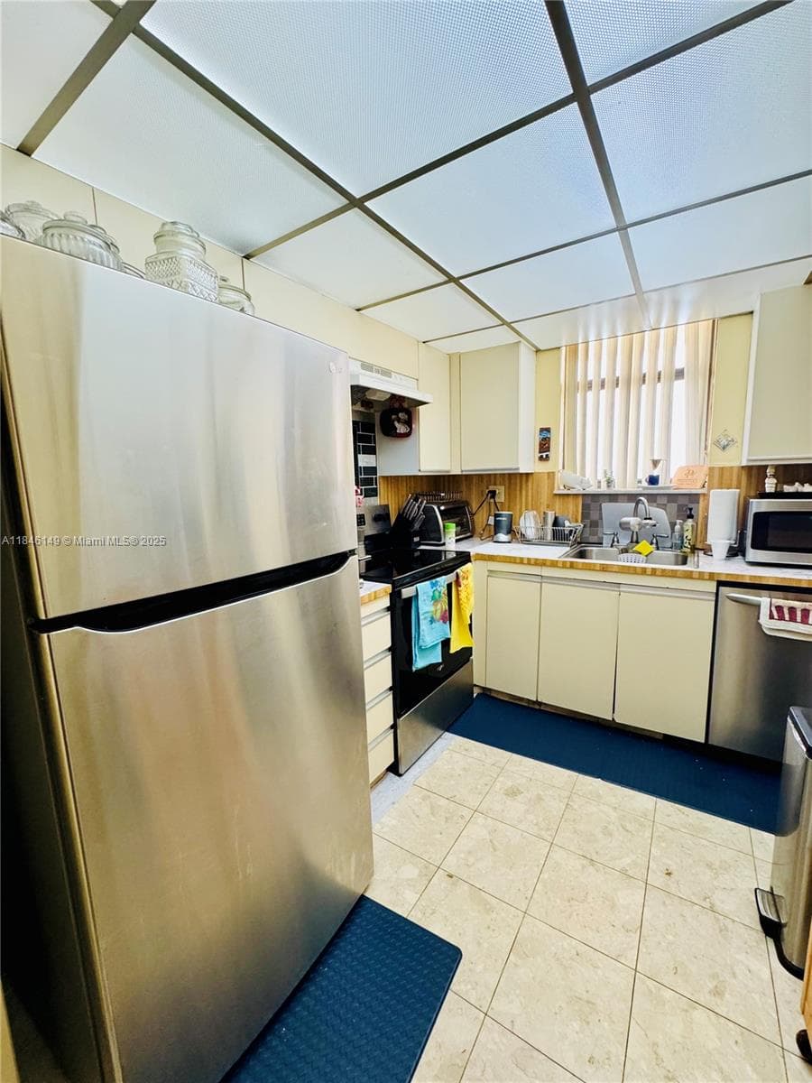 18181 NE 31st Ct, Aventura FL 33160 — 10