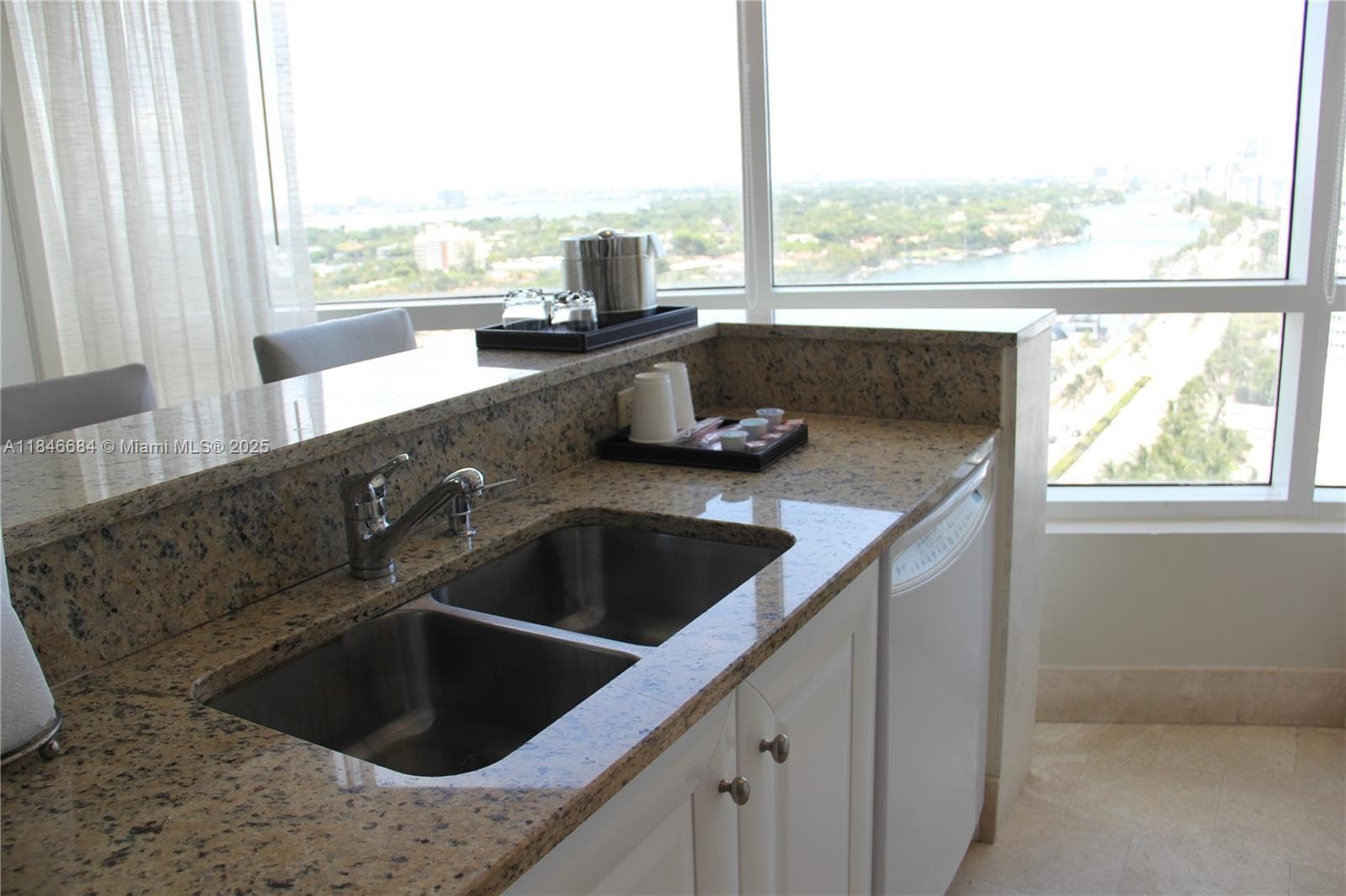 4401 Collins Ave, Miami Beach FL 33140 — 14