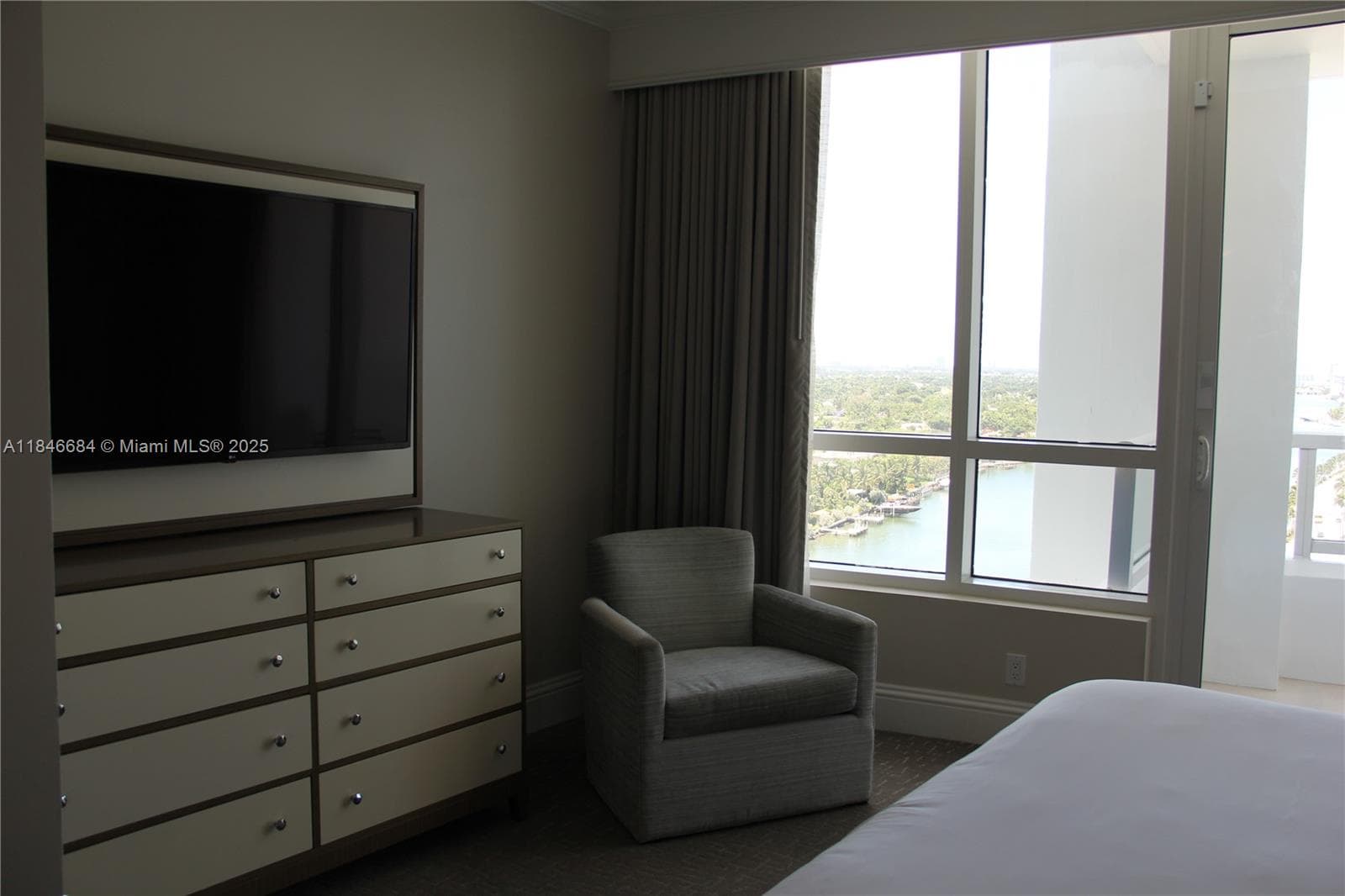 4401 Collins Ave, Miami Beach FL 33140 — 21