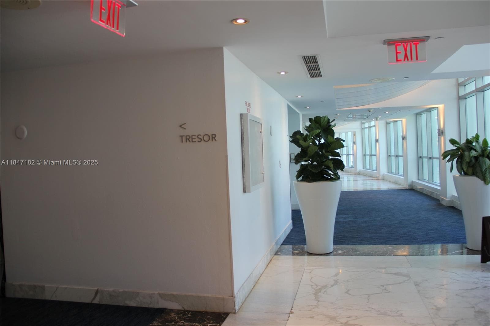 4401 Collins Ave, Miami Beach FL 33140 — 72