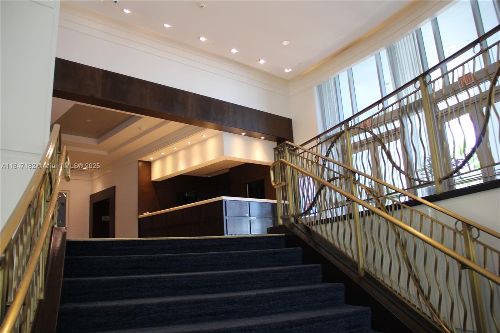 4401 Collins Ave, Miami Beach FL 33140 — 81
