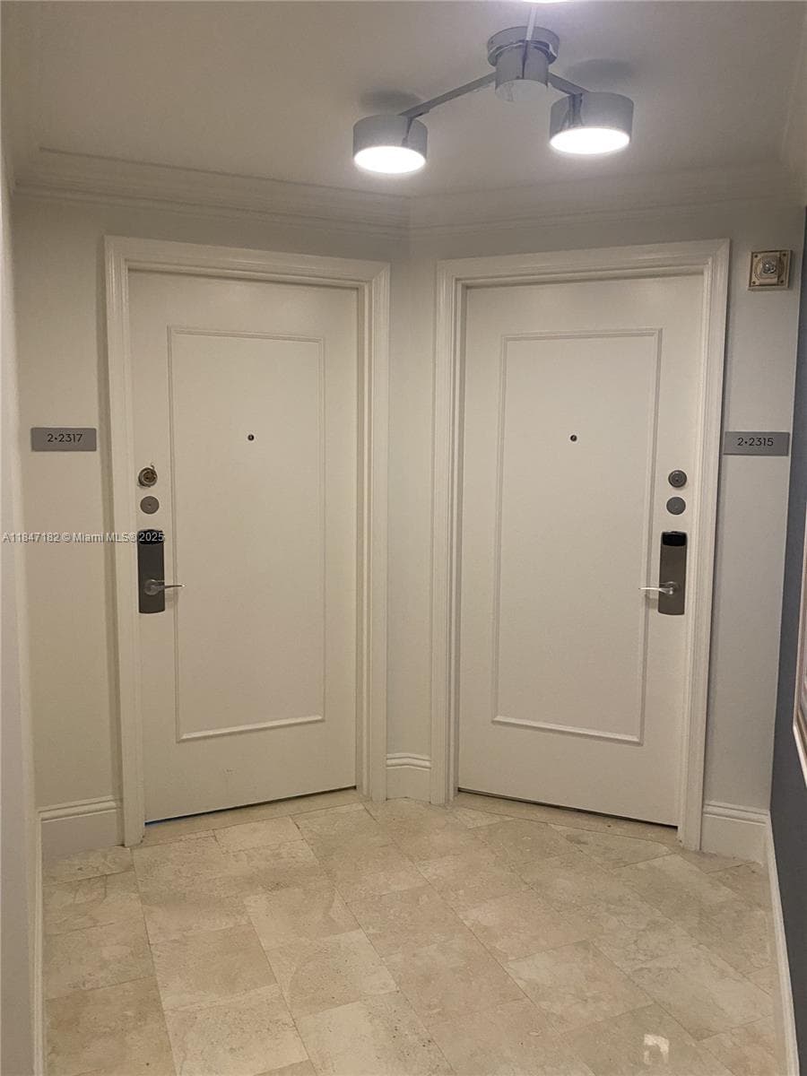 4401 Collins Ave, Miami Beach FL 33140 — 32