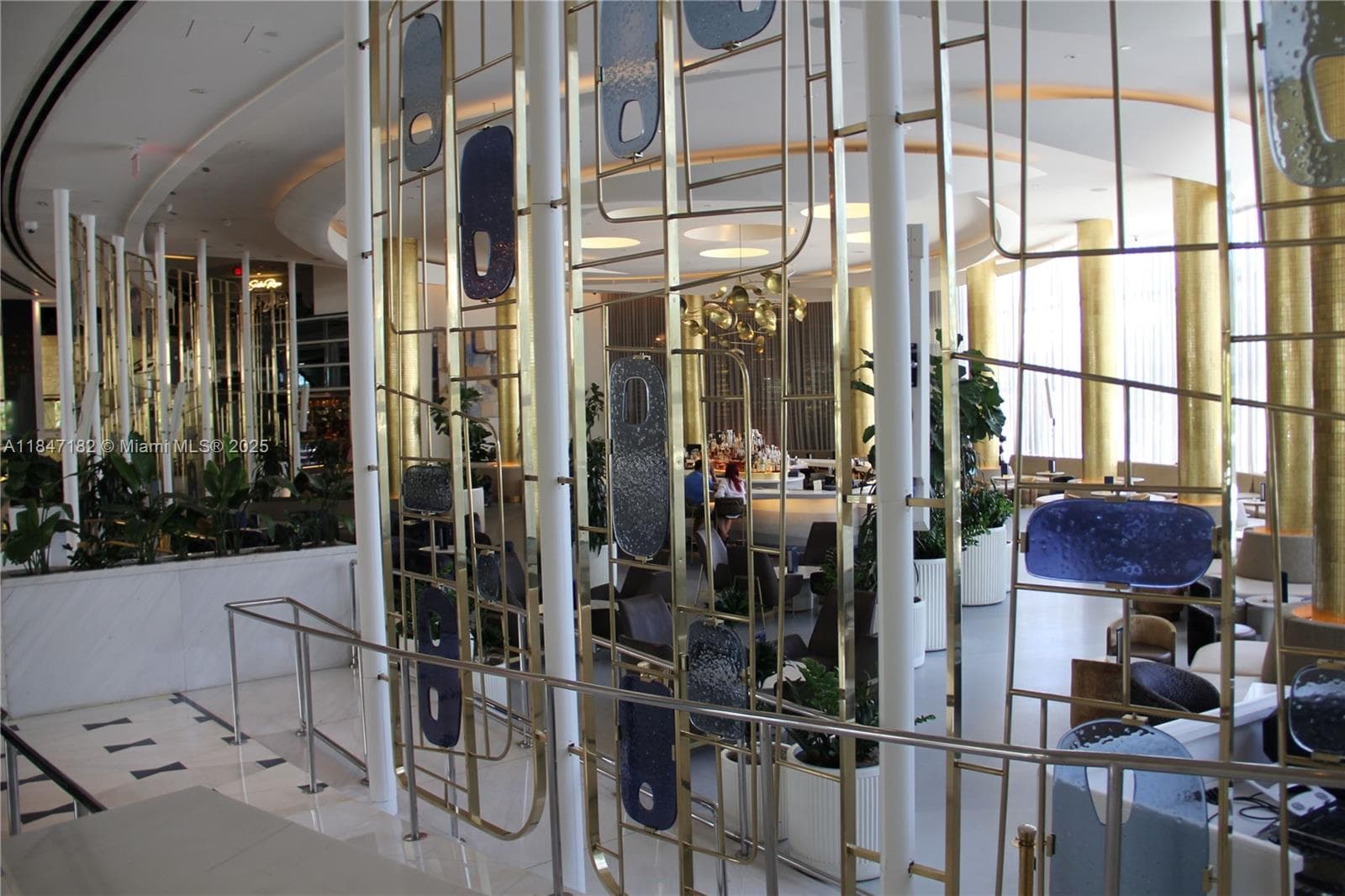 4401 Collins Ave, Miami Beach FL 33140 — 71