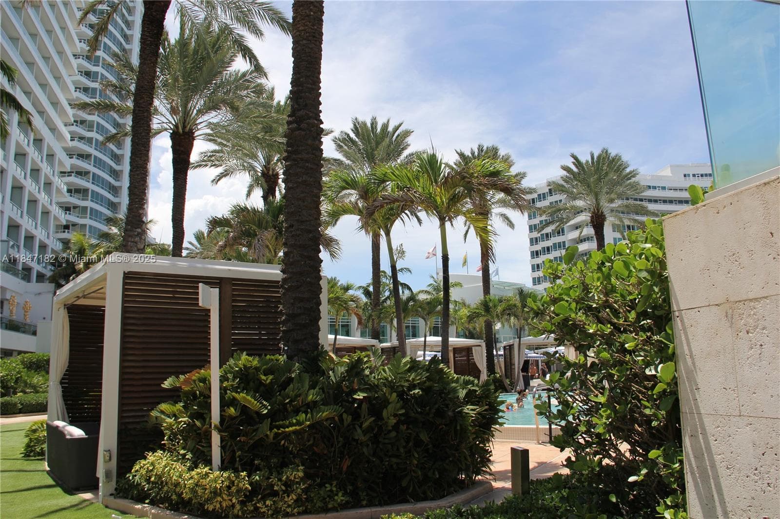 4401 Collins Ave, Miami Beach FL 33140 — 61