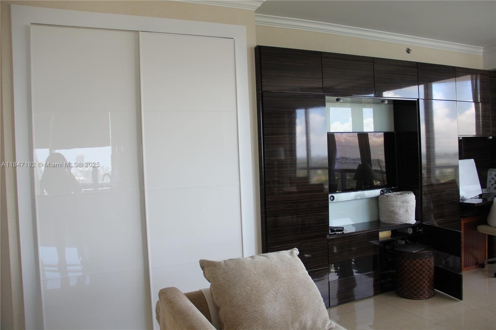 4401 Collins Ave, Miami Beach FL 33140 — 10
