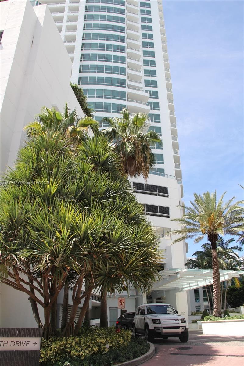 4401 Collins Ave, Miami Beach FL 33140 — 93