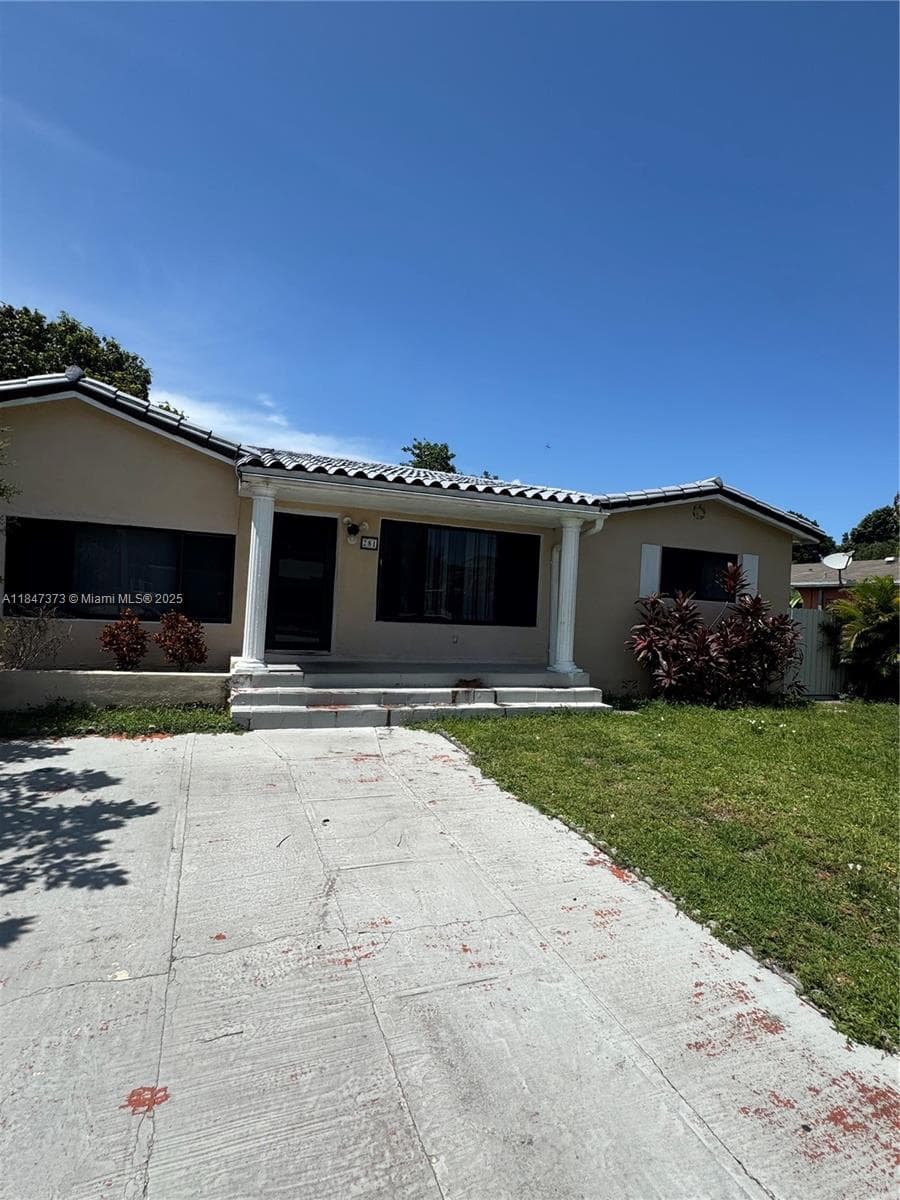 281 NE 169th St, North Miami Beach FL 33162 — 2