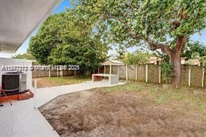 281 NE 169th St, North Miami Beach FL 33162 — 16