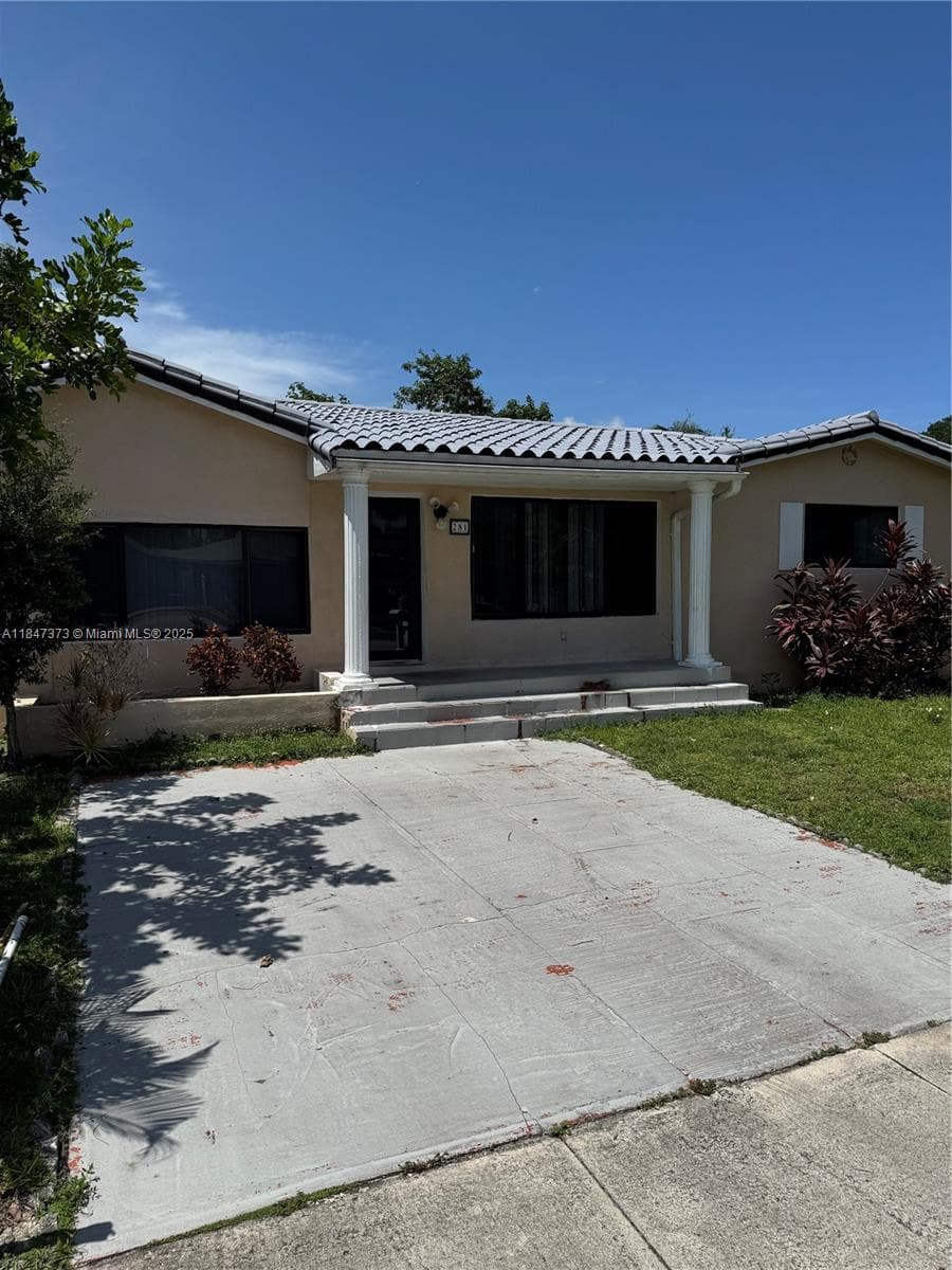 281 NE 169th St, North Miami Beach FL 33162 — 3