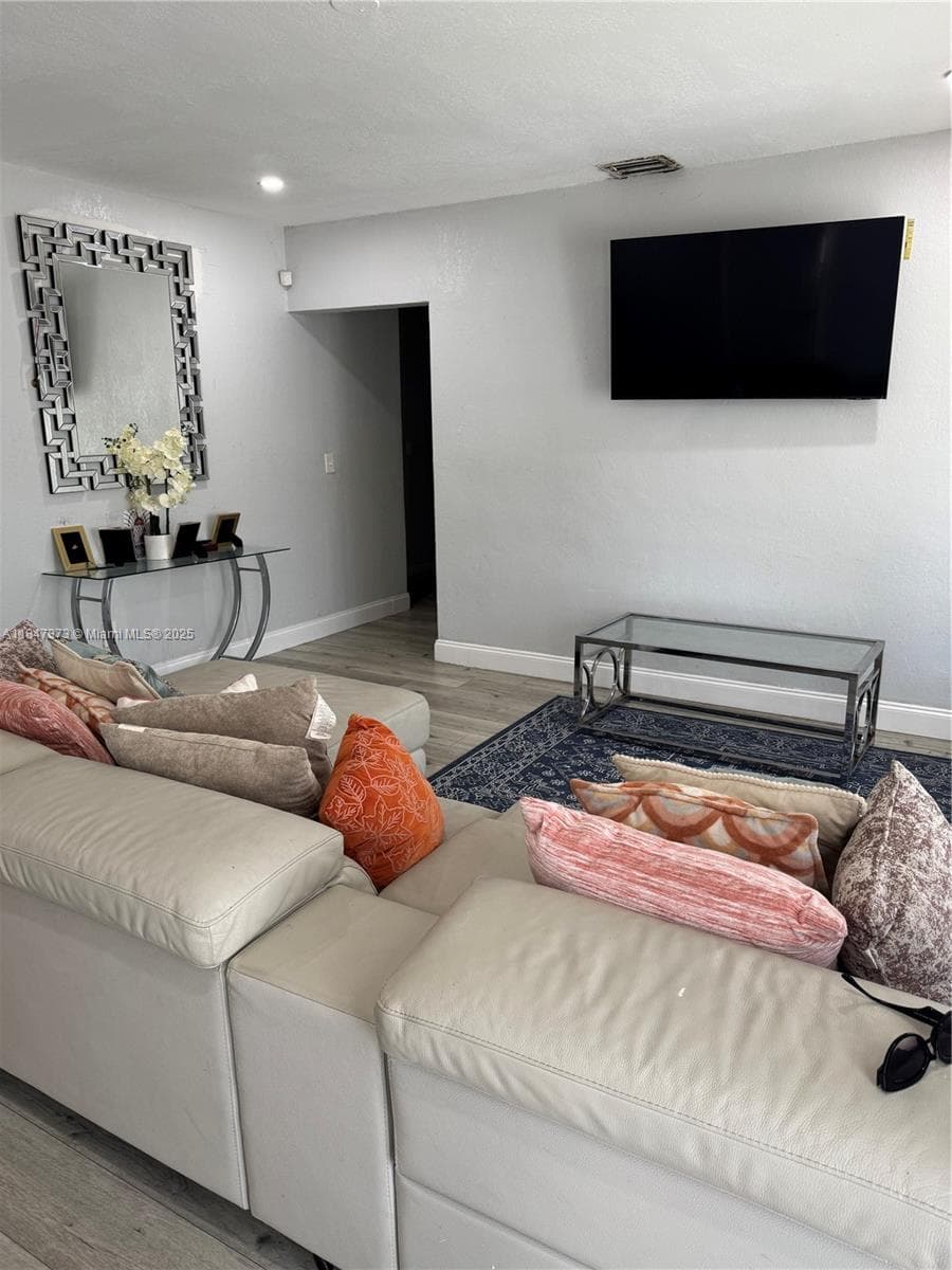 281 NE 169th St, North Miami Beach FL 33162 — 9