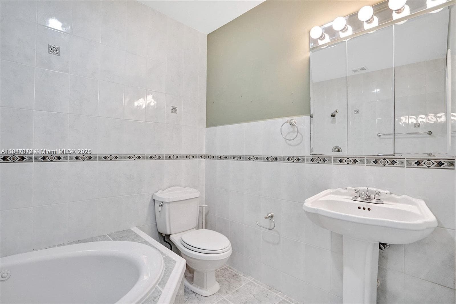 281 NE 169th St, North Miami Beach FL 33162 — 15