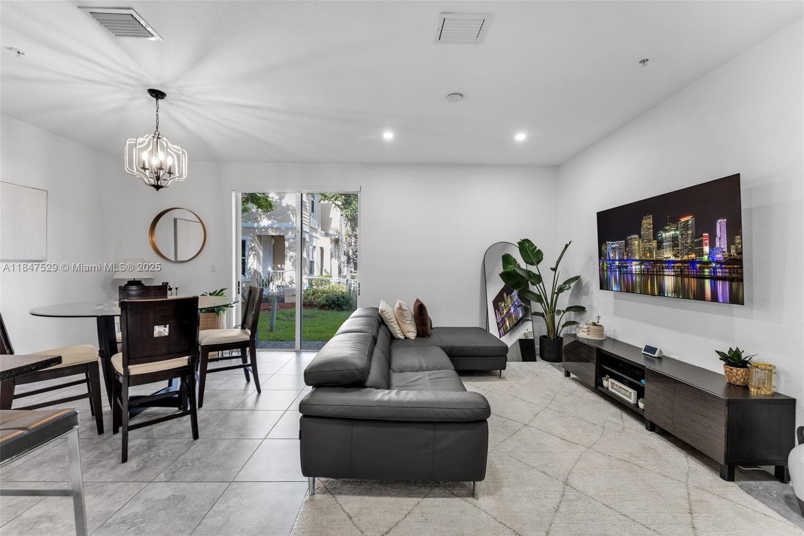 134 SE 28th Ter # 10, Homestead FL 33033 — 3