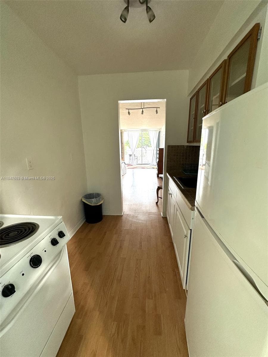 1400 Pennsylvania Ave # 33, Miami Beach FL 33139 — 2
