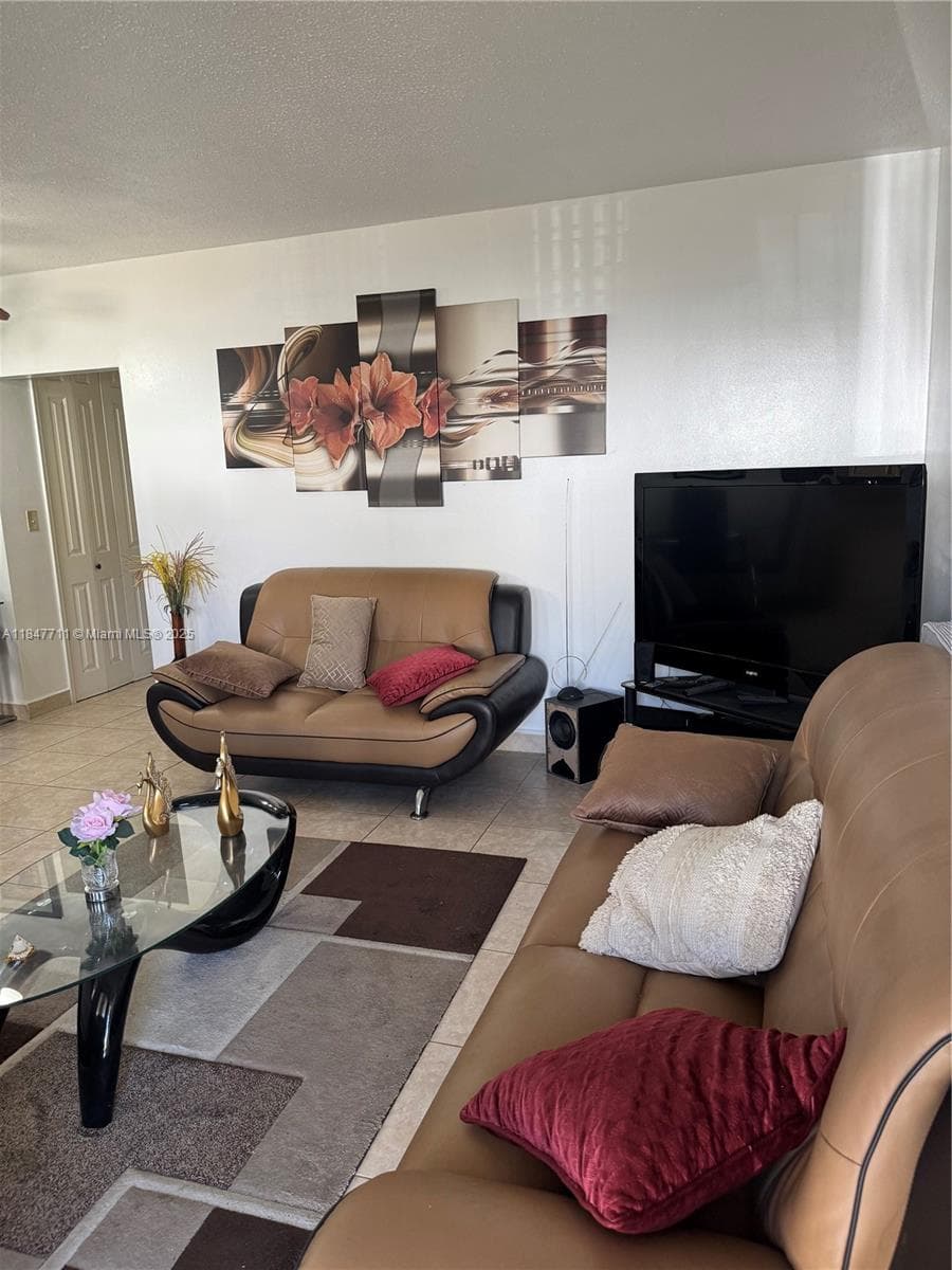 71 NW 76th St # 5, Miami FL 33150 — 7