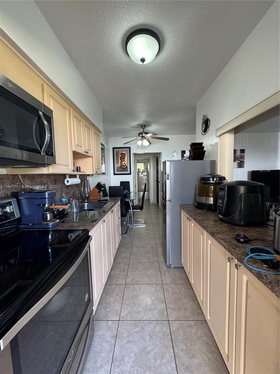 71 NW 76th St # 5, Miami FL 33150 — 1