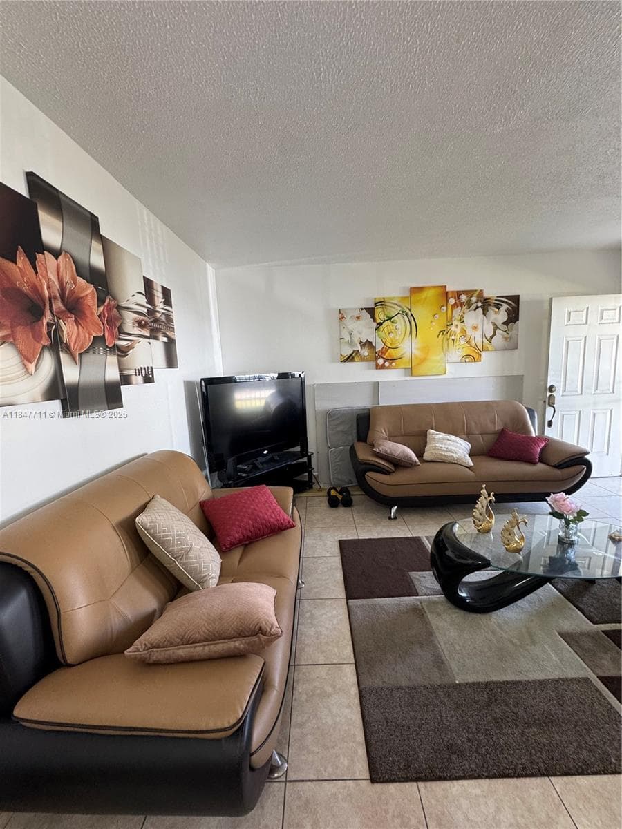 71 NW 76th St # 5, Miami FL 33150 — 4