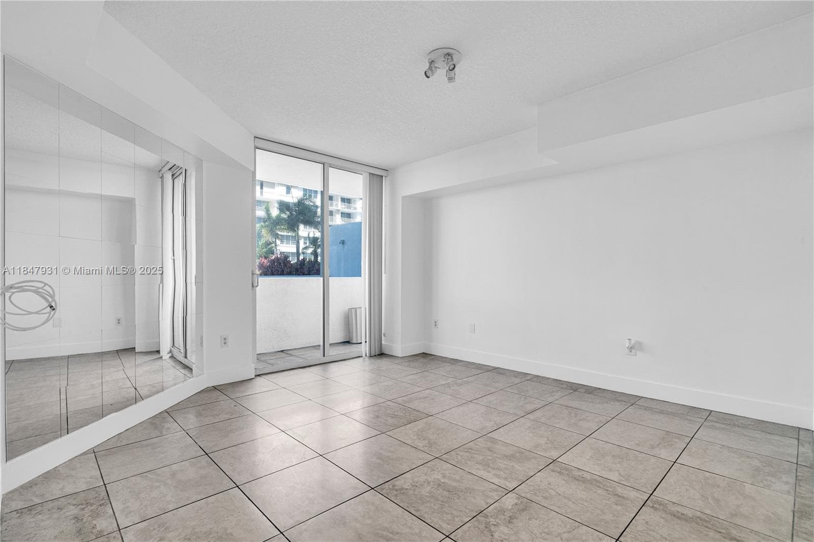 1881 79th St Cswy # 404, North Bay Village FL 33141 — 26