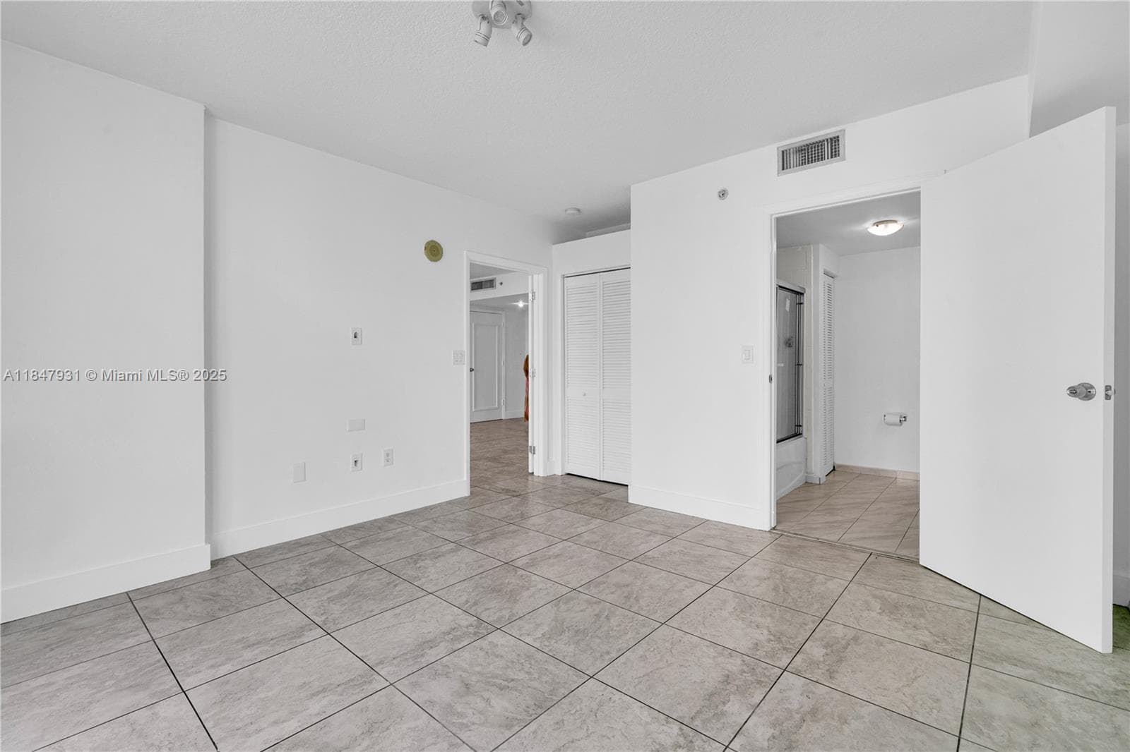 1881 79th St Cswy # 404, North Bay Village FL 33141 — 38