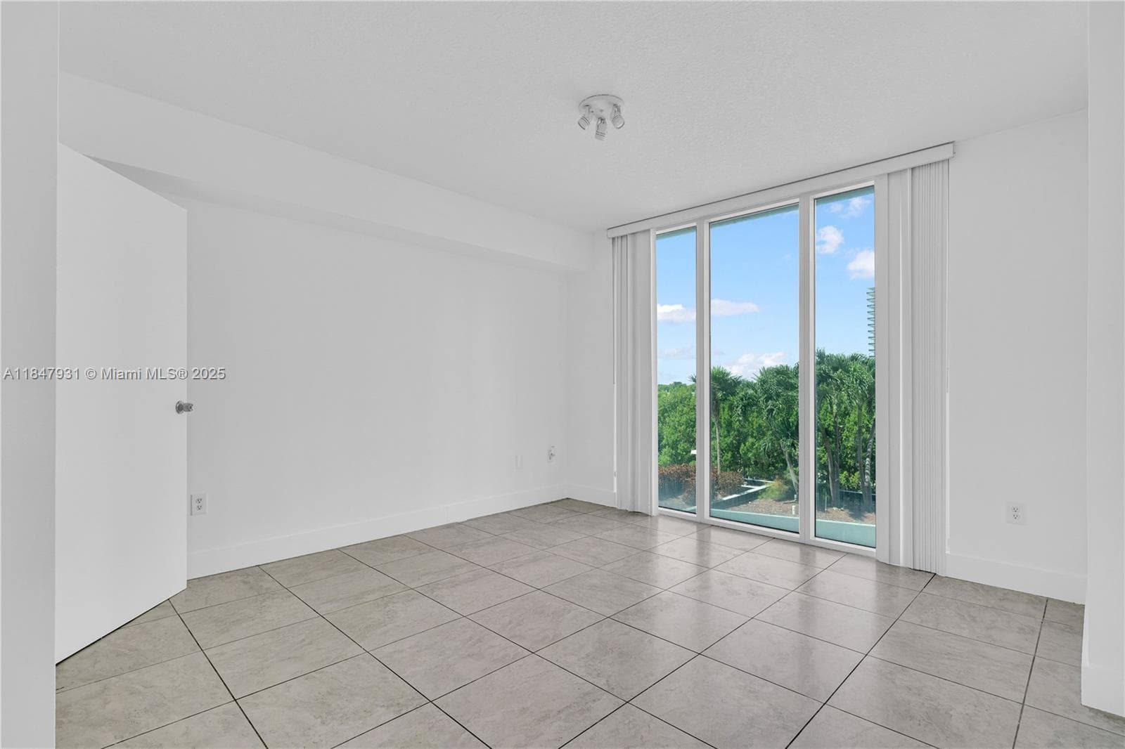 1881 79th St Cswy # 404, North Bay Village FL 33141 — 35